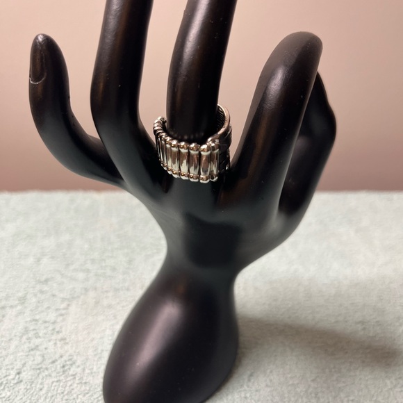 Large Ring - Picture 4 of 4